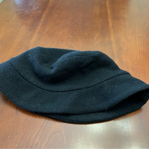NWOT- 💯 Lambs wool bucket hat toque beanie winter accessories black women o/s - Picture 3 of 9